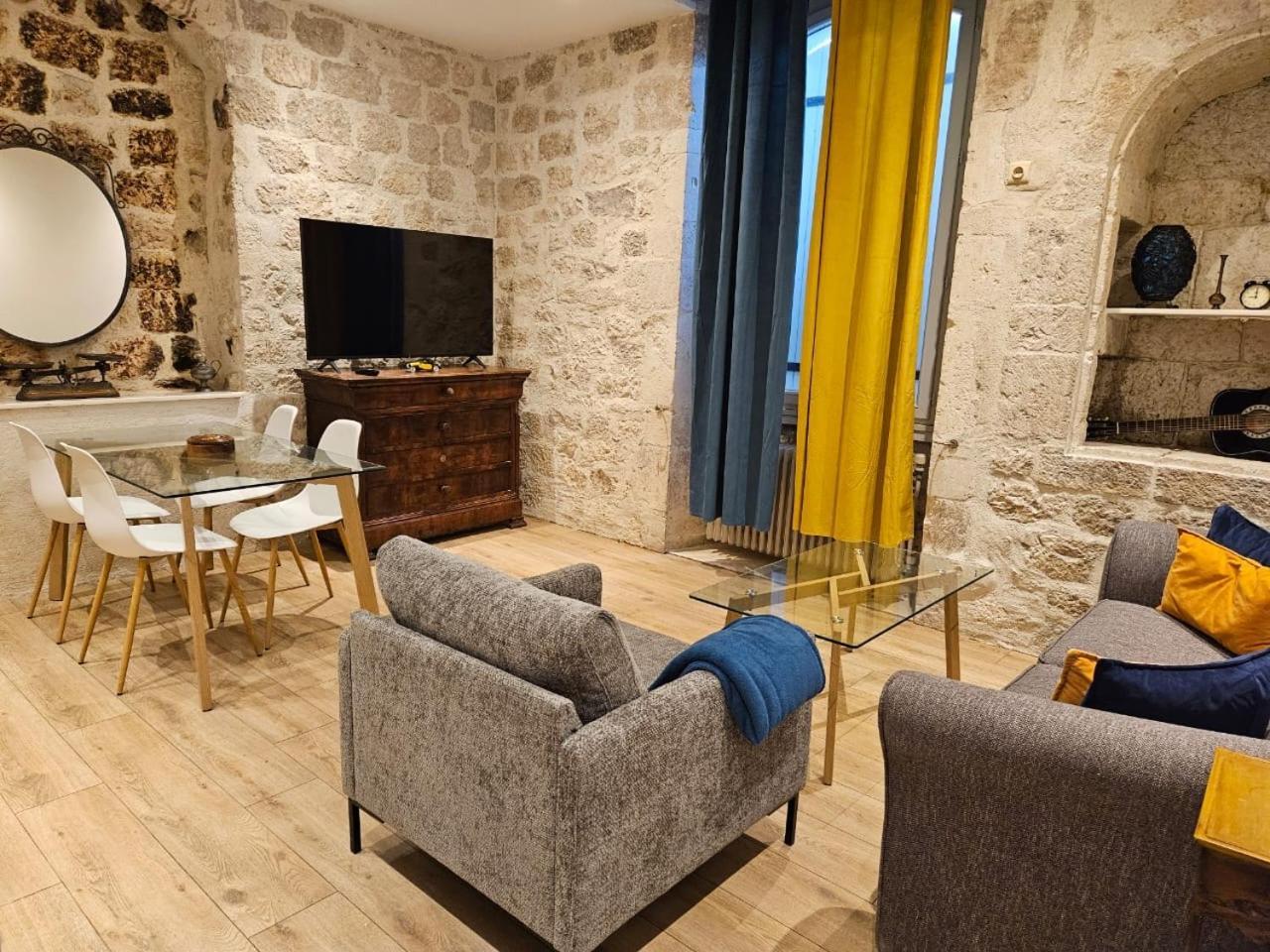 Le Beffroi Aparthotel Tournon-d'Agenais Bagian luar foto