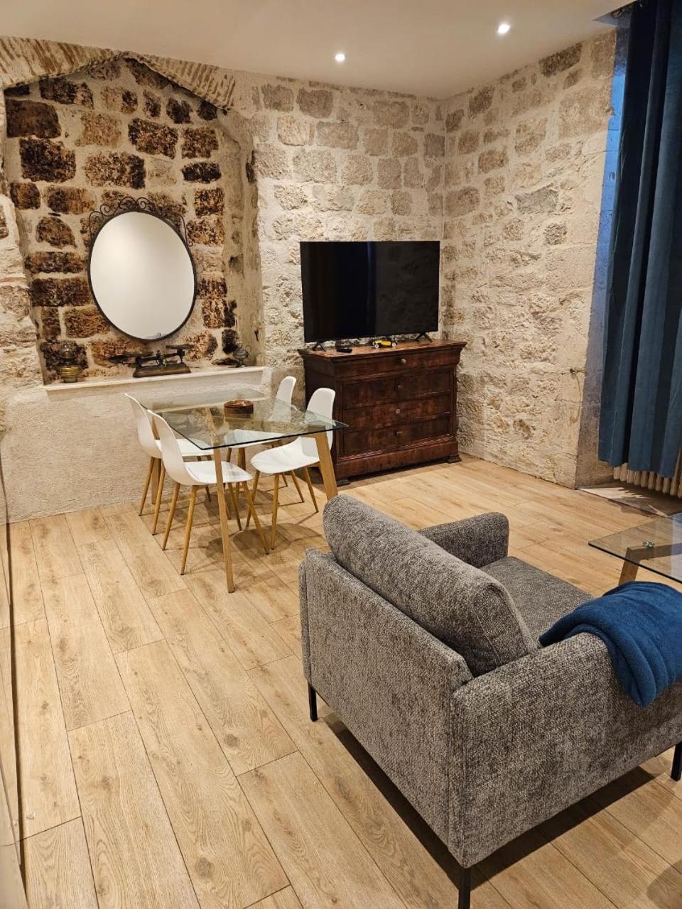 Le Beffroi Aparthotel Tournon-d'Agenais Bagian luar foto