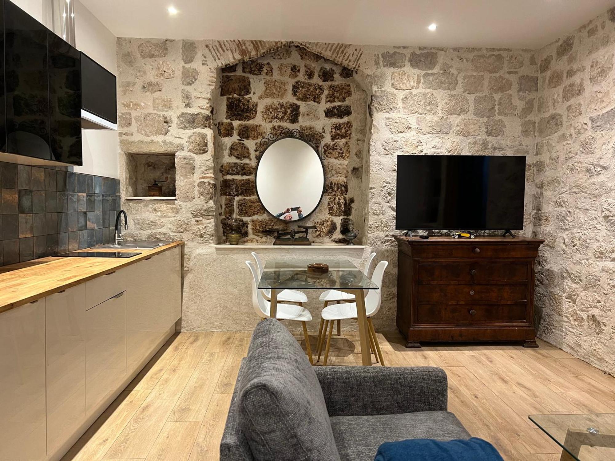 Le Beffroi Aparthotel Tournon-d'Agenais Bagian luar foto
