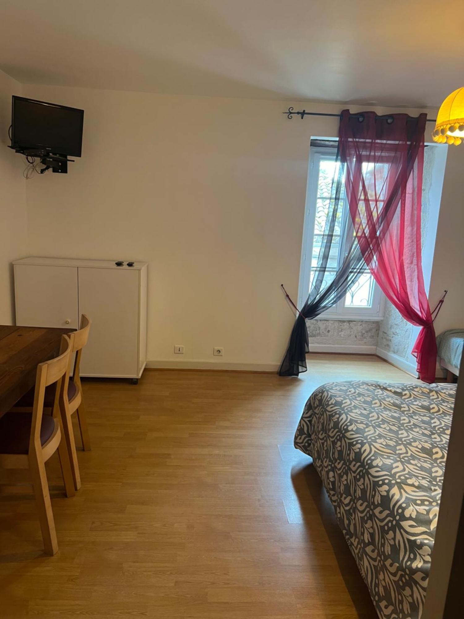 Le Beffroi Aparthotel Tournon-d'Agenais Bagian luar foto