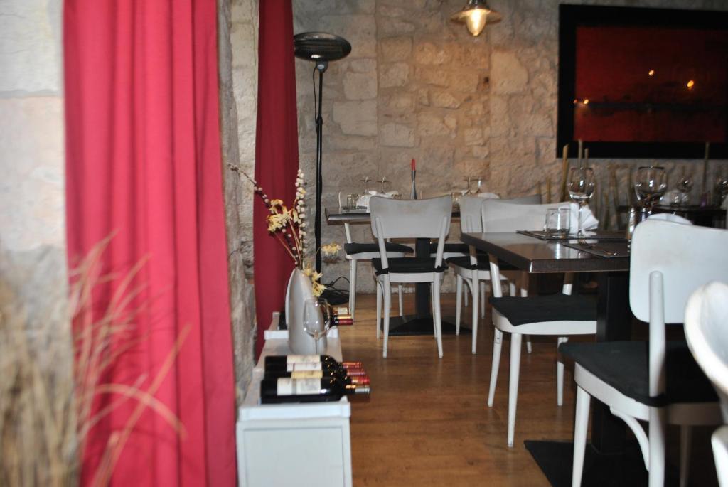 Le Beffroi Aparthotel Tournon-d'Agenais Bagian luar foto